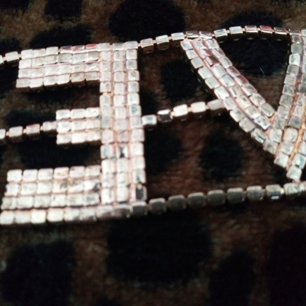 LOVE Chocker - Picture 4 of 5